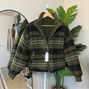 💚 American Eagle Reversible Sherpa Bomber Jacket Sz M | Olive Green Plaid Puffer